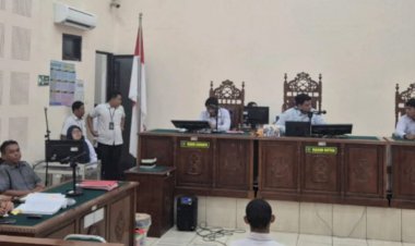 Pengamanan-Maksimal-Polres-Sikka,-Sidang-Tertutup-Kasus-Pembunuhan-Berlangsung-Tertib