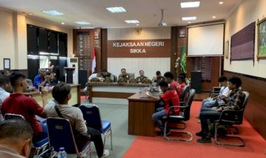 Meski-Tensi-Meningkat-Situasi-Tetap-Kondusif-Polres-Sikka-Amankan-Audiensi-GMNI–Kejari,-Meski