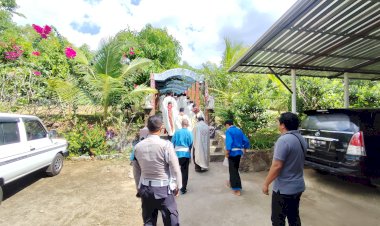 Kawal-Prosesi-Religius-Ratusan-Umat,-Polsek-Alok-Polres-Sikka-Pastikan-Perayaan-Familia-Carmelitana-Berjalan-Aman
