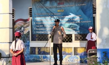 Perang-Melawan-Bullying-dan-Candu-Digital,-Polres-Sikka-Sasar-SD-Inpres-Kota-Uneng