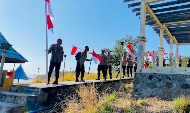 Merah-Putih-Berkibar-dari-Tiga-Ikon-Sikka,-Polres-Sikka-Kobarkan-Nasionalisme-dari-Tanjung-Kajuwulu,-Pantai-Koka-hingga-Gereja-Tua-Sikka