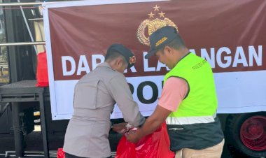 “Dapur-Lapangan-dan-Siaga-Logistik-Polri-Bergerak,-Pastikan-Personel-dan-Pengungsi-Gempa-Tak-Kekurangan-Makanan”