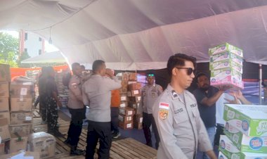 “Bantuan-Datang,-Polri-Bergerak:-Dari-Bandara-Frans-Seda,-Logistik-Kemanusiaan-Dikirim-ke-Ende”