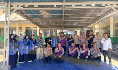 Jadi-Jembatan-Kembali-ke-Ruang-Kelas-Pascagempa,-Polri-Pulihkan-Mental-250-Pelajar-Sikka-Lewat-Trauma-Healing
