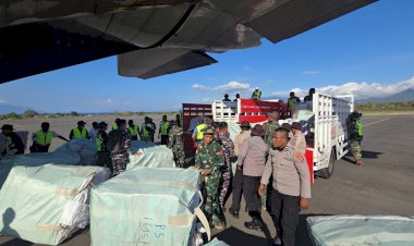 Gelombang-Solidaritas-Mengalir-ke-Sikka,-Ratusan-Koli-Bantuan-Gempa-Tiba-di-Maumere,-Polres-Kawal-hingga-Jalur-Distribusi