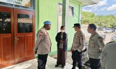 Ketika-Solidaritas-Diutamakan,-Pimpinan-Polres-Sikka-Besuk-Personel-yang-Tengah-Menjalani-Perawatan