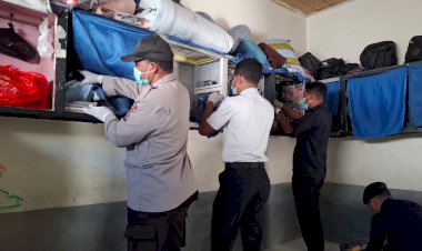 Sinergi-TNI-Polri,-Lapas-Maumere-IIB-Sisir-Kamar-Hunian-WBP,-Persempit-Celah-Masuk-Barang-Terlarang
