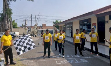 Matangkan-Kesiapan-Menuju-Sekolah-Inspektur-Polisi,-Polres-Sikka-Gembleng-Fisik-Tujuh-Personel-Melalui-Binlat-Kesamaptaan-Jasmani