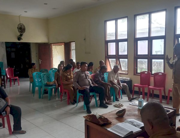 “Bhabinkamtibmas Polsek Alok Polres Sikka Mediasi Polusi Asap: Pengusaha Arang Siap Bangun Cerobong dan Terima Relokasi”