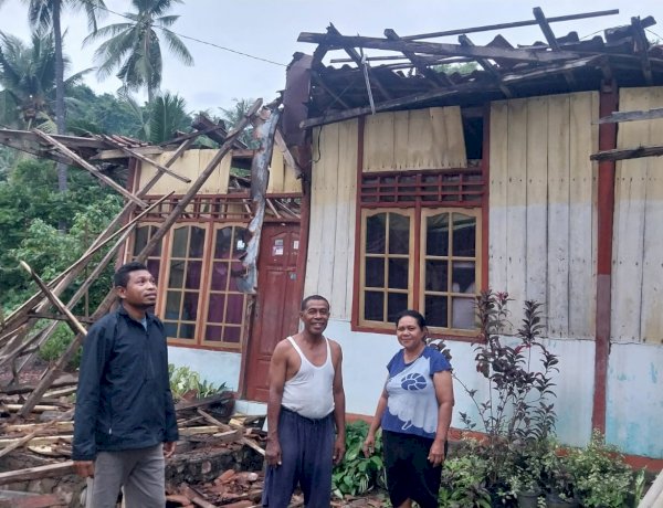 Cek Lokasi Bencana, Polsek Bola Polres Sikka Pastikan Tidak Ada Korban Jiwa dalam Puting Beliung di Watukrus