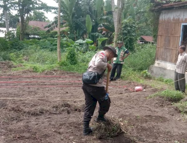 “Ketahanan Pangan Desa Lela Kabupaten Sikka Dimulai, Bhabinkamtibmas Dampingi Penanaman Jagung Perdana”