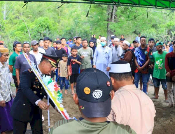 Tembakan Salvo Iringi Pemakaman Dinas AIPTU Darwis, Polres Sikka Polda NTT Beri Penghormatan Tertinggi