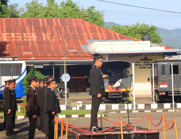 Polres Sikka Polda NTT Gelar Upacara Bela Negara, Tekankan Perang Hoaks hingga Bencana sebagai Ancaman Nyata