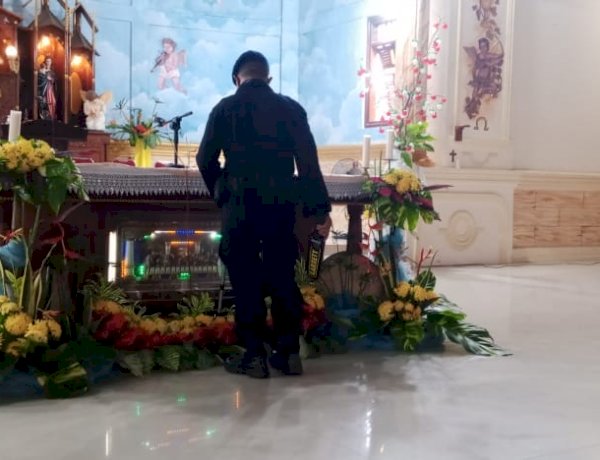 Tim Jihandak Sat Brimobda Polda NTT Sterilisasi Dua Gereja Besar di Maumere, Pastikan Ibadah Malam Tahun Baru Berjalan Aman dan Kondusif