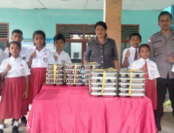 Ribuan Pelajar di Koting dan Nelle Terima Makan Bergizi Gratis, Polres Sikka Polda NTT Pastikan Distribusi Berjalan Aman dan Tepat Sasaran
