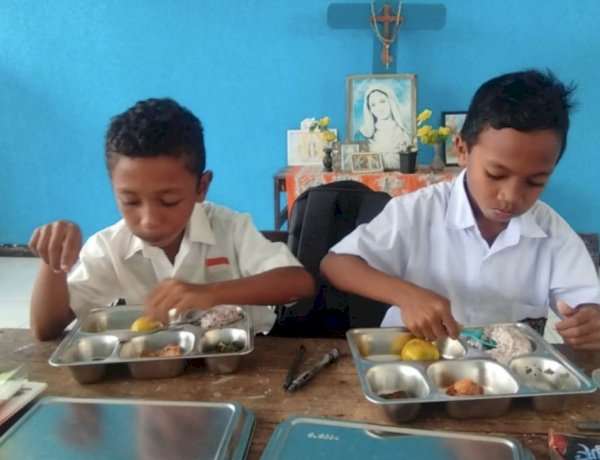 Distribusi MBG Skala Besar di Sikka Berjalan Kondusif di Bawah Pengawasan Polres Sikka Polda NTT