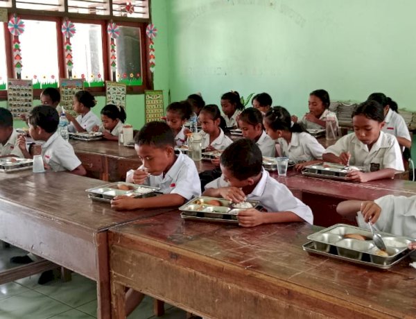 Dari Dapur SPPG Nangatobong, 1.511 Anak Sekolah Waigete Sikka Nikmati Makanan Bergizi Gratis
