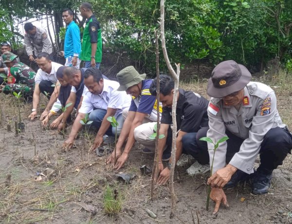 Sinergi Nyata Aparat dan Jurnalis, Polsek Waigete–Polres Sikka Gandeng AWAS Hijaukan Sikka