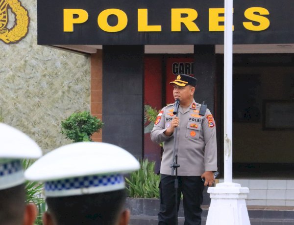 Soliditas Jadi Harga Mati, Wakapolres Sikka Serukan Kekompakan Personel Dalam Apel Jam Pimpinan