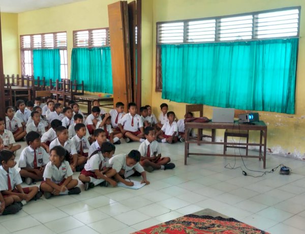 Dari Ruang Kelas: Sat Lantas Polres Sikka Polda NTT Gaungkan Budaya Tertib Berlalu Lintas