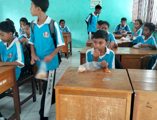 Pastikan Tepat Sasaran, Jajaran Polres Sikka Pantau Distribusi Makan Bergizi Gratis untuk Ribuan Pelajar