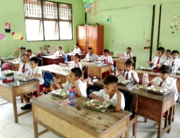 Distribusi Makan Bergizi Gratis di Kabupaten Sikka Capai 19.649 Porsi, Sasar Pelajar hingga Ibu Hamil