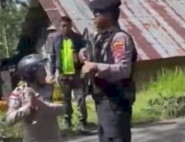 POLRES MANGGARAI POLDA NTT BERHASIL MENCEGAH BENTROKAN BERSENJATA ANTAR WARGA