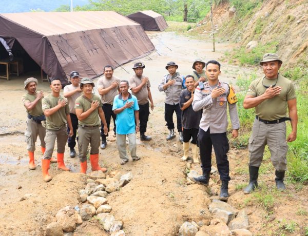 “Polres Sikka Tunjukkan Kepedulian: Bantuan Material dan Gotong Royong Benahi Akses SMPN Sa Ate 48 Gaikiu”