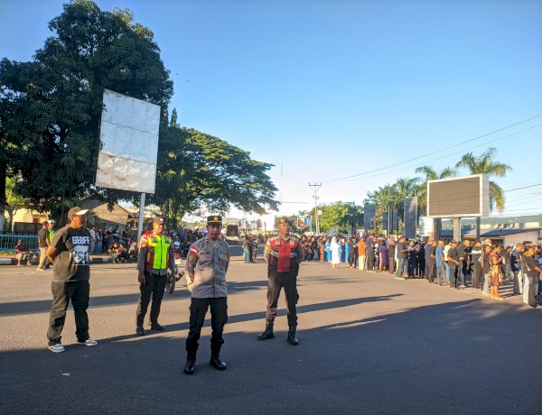 Semangat Iman Menggema di Kabupaten Sikka, Jalan Salib Berlangsung Aman di Bawah Pengawasan Polres Sikka