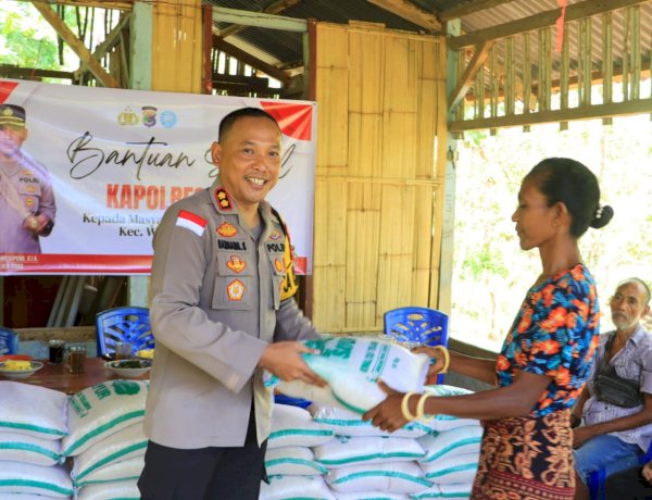 “Menembus Pelosok Wairbukang, Kapolres Sikka dan Tim Hadirkan Kepedulian, 430 Kg Beras Jadi Harapan Warga”