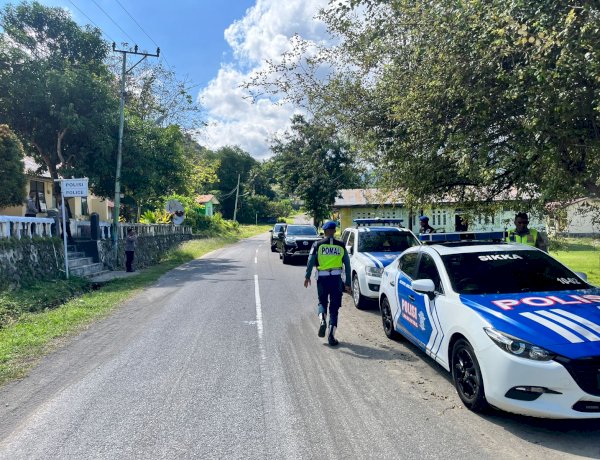 Kawal Jalur Strategis, Satlantas Polres Sikka Pastikan Perjalanan Laksda Joni Sudianto Tanpa Hambatan
