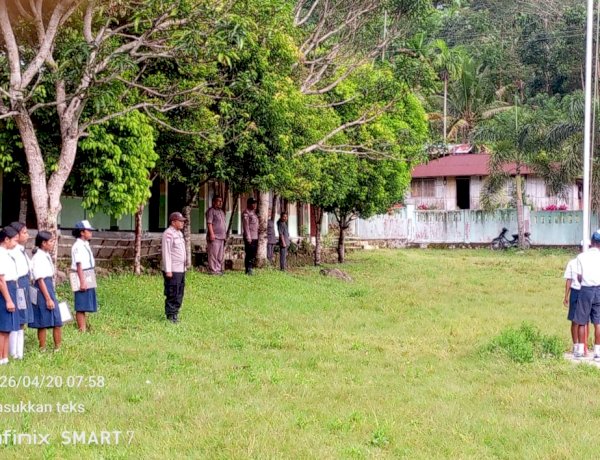 Polisi Jadi Pembina Upacara, Tanamkan Disiplin dan Anti-Bullying di SMPN 2 Paga