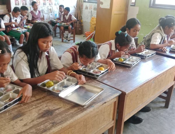 “Ribuan Pelajar dan Balita di Sikka Terima Program Makan Bergizi Gratis, Distribusi Dikawal Hingga Pelosok”