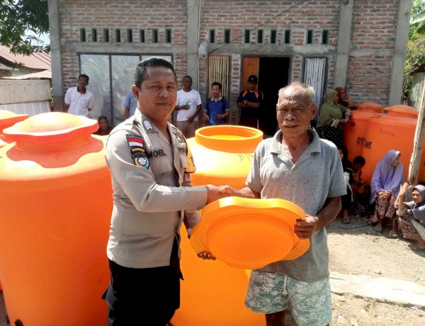 Kawal Program Air Bersih, Polres Sikka Pastikan Penyaluran 51 Bak di Desa Permaan Berjalan Aman dan Tepat Sasaran