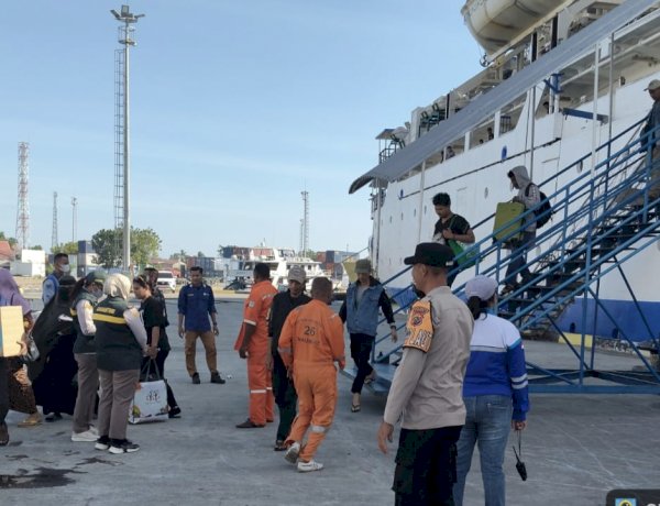 Sinergi Lintas Instansi Amankan KM. SIRIMAU, Arus Penumpang Berjalan Lancar