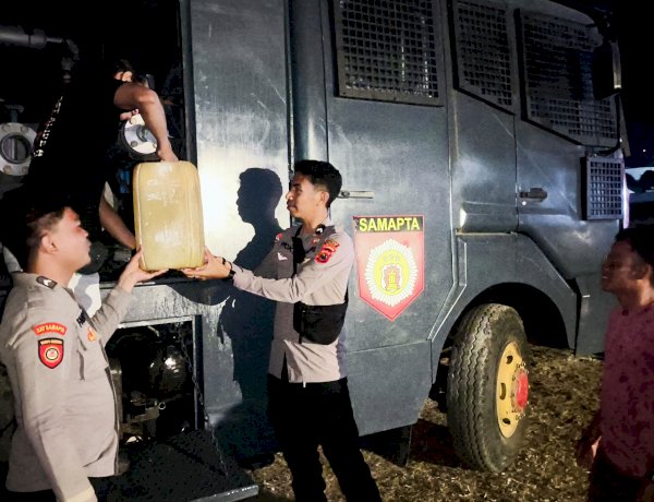 Polres Sikka Kerahkan Water Cannon, Kepedulian untuk Pengungsi Tak Pernah Padam