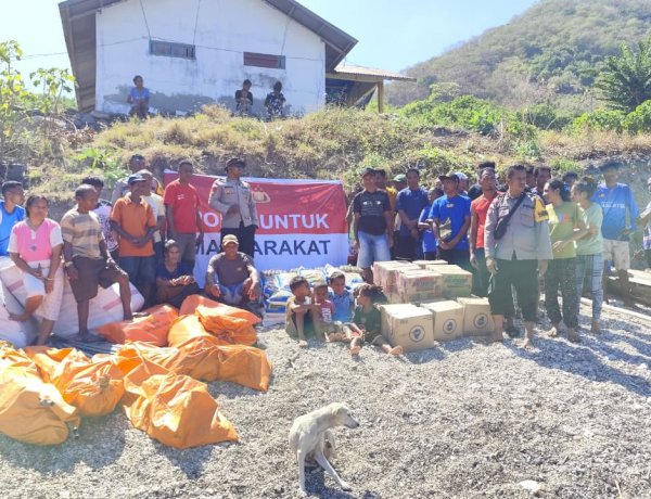 “Air Mata Syukur di Okacere Palue, Warga Ucapkan Terima Kasih: Polri Hadir Bawa Bantuan Pertama Pascagempa”