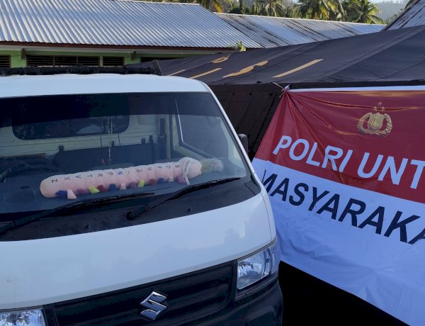 Pick up Terjebak Longsor Saat Gempa M 7,7 Guncang Sikka, Excavator Bantuan Polri Bergerak Evakuasi