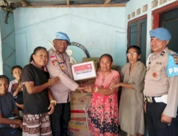 Unit Propam Polres Sikka Bergerak, Komunitas Difabel Terdampak Gempa Terima Bantuan Sembako