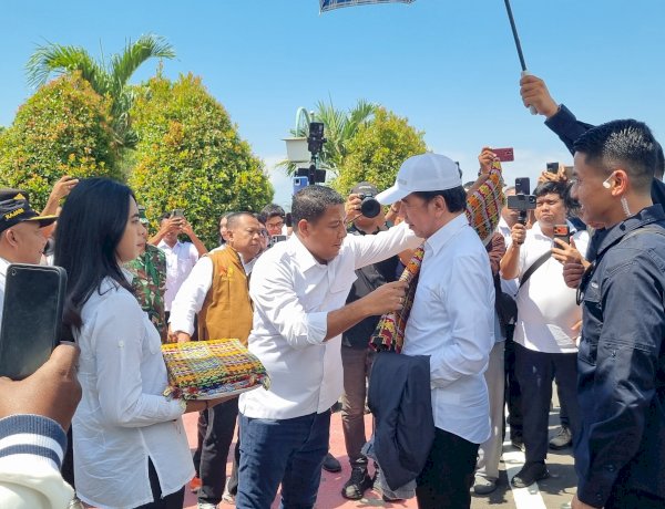 Jokowi Tiba di Sikka, Bawa Bantuan dan Kepedulian untuk Warga Terdampak Gempa Flores