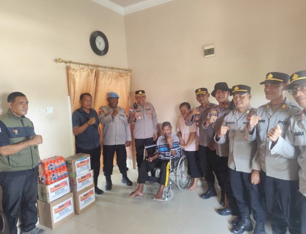 “Seragam Boleh Dilepas, Pengabdian Tetap Dikenang: Polres Sikka Peduli Para Purnawirawan Polri”