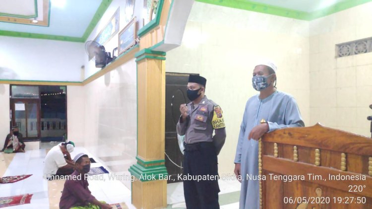Sholat Tarawih Di Rumah Saja Ungkap Bripka Ahmad Kepada Jamaah Mesjid Al – Hikmah Nangahure.