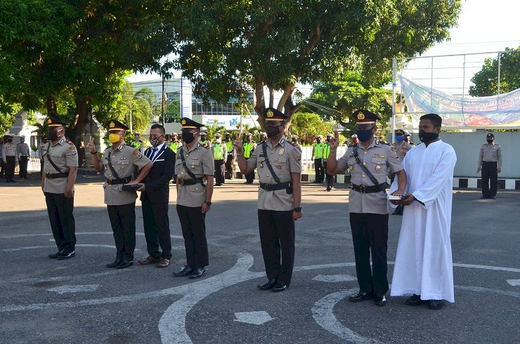 Kapolres AKBP Sajimin, S.I.K, M.H Pimpin Sertijab Sejumlah Pejabat Di Mapolres Sikka