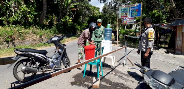 Bhabinkamtibmas Sambang Posko Siaga Covid-19 Di Desa Pantauan