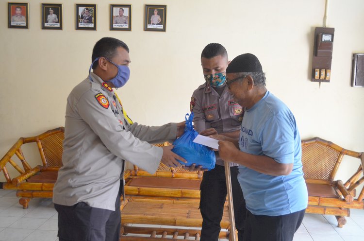 Personil Polres Sikka Yang Beragama Islam Gelar Bhakti Sosial Di Bulan Suci Ramadhan