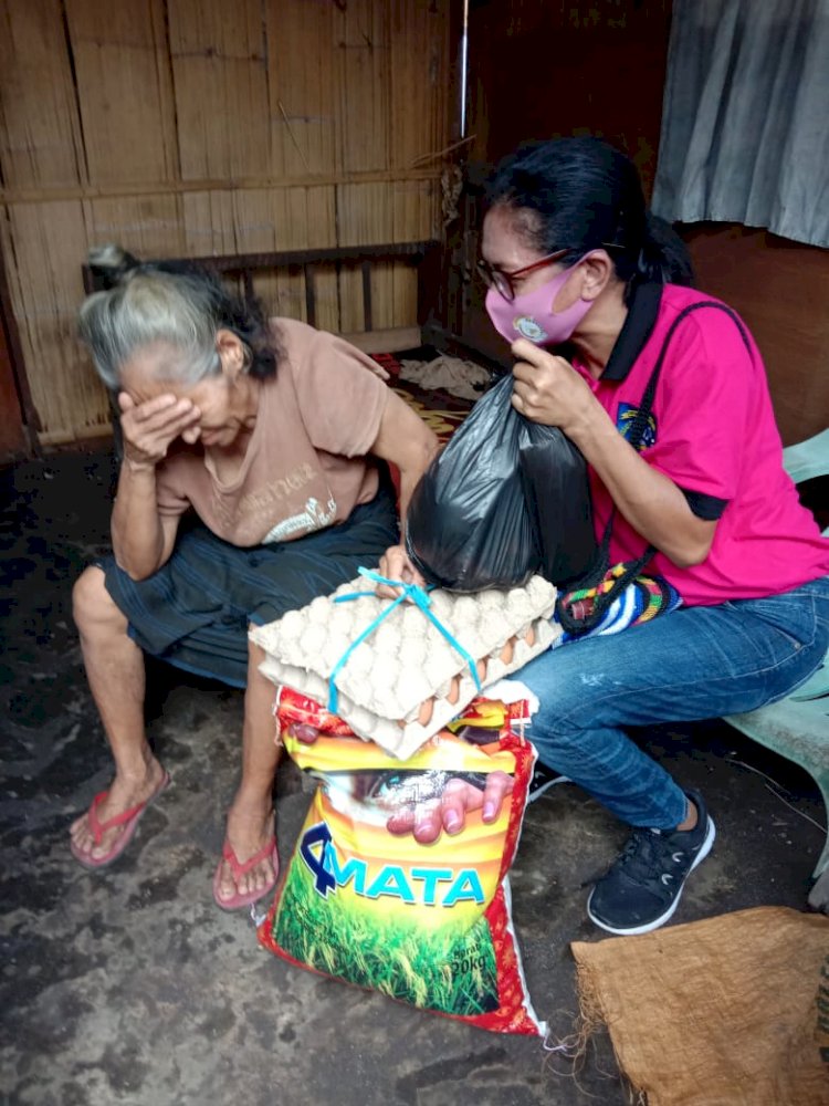 Bhayangkari Peduli Covid-19 Bagikan Sembako Bagi Warga di Kec. Mego dan Kec. Paga