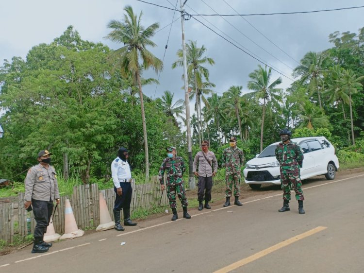 Kapolres Sikka Bersama Dandim 1603 Sikka Kunjungi Posko Covid Perbatasan Di Desa Hikong, Kab. Sikka Dan Desa Boru Kab. Flotim