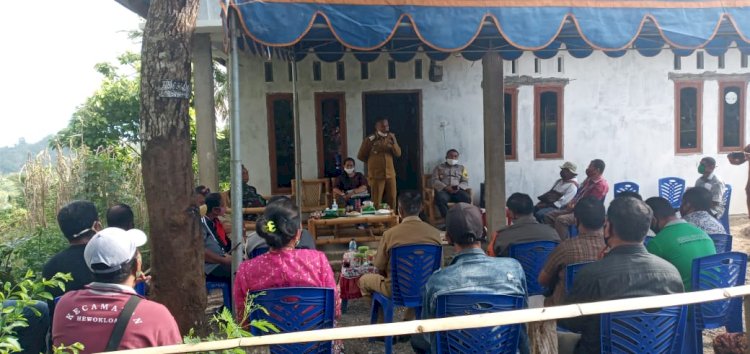 Kapolres Sikka Hadiri Pembagian Kartu Sikka Sehat Di Desa Baomekot