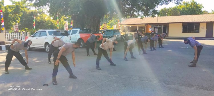 Jaga Kebugaran Jasmani, Personil Sat Samapta Polres Sikka Laksanakan Olahraga Lari Keliling Kota Maumere