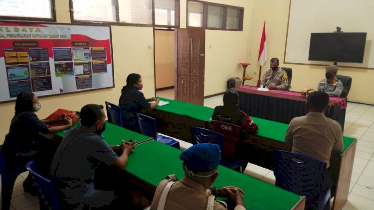 Kabag Ops Pimpin Rapat Koordinasi Terkait Pelaksanaan Pembekalan Murid Baru SMPN 1 Maumere Dalam Situasi Adaptasi Kebiasaan Baru